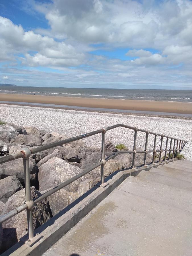 אברגלה D24 Is A 2 Bedroom 6 Berth Caravan Close To The Beach On Whitehouse Leisure Park In Towyn Near Rhyl With Decking And Private Parking Space This Is A Pet Free Caravan מראה חיצוני תמונה