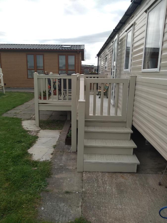 אברגלה D24 Is A 2 Bedroom 6 Berth Caravan Close To The Beach On Whitehouse Leisure Park In Towyn Near Rhyl With Decking And Private Parking Space This Is A Pet Free Caravan מראה חיצוני תמונה